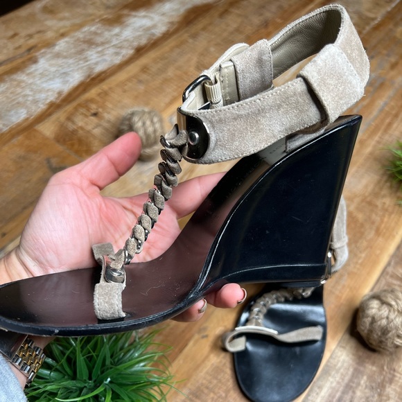 Sigerson Morrison Black Leather T-Strap Wedge Sandals - Picture 6 of 10